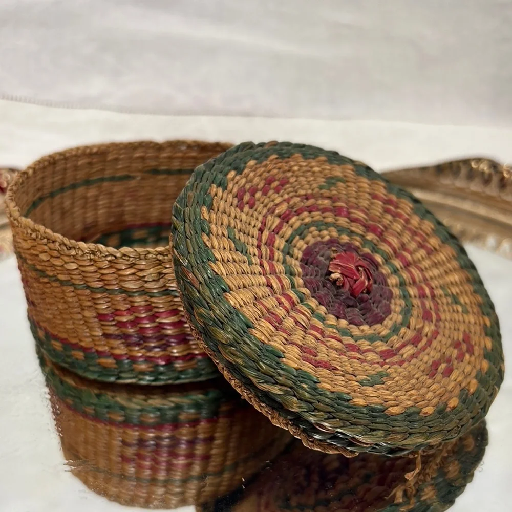 Vintage Handwoven Sweet grass basket 8